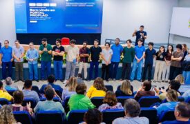 Intérpretes de Libras do NAU promovem acessibilidade durante o Conexão PDI 2026